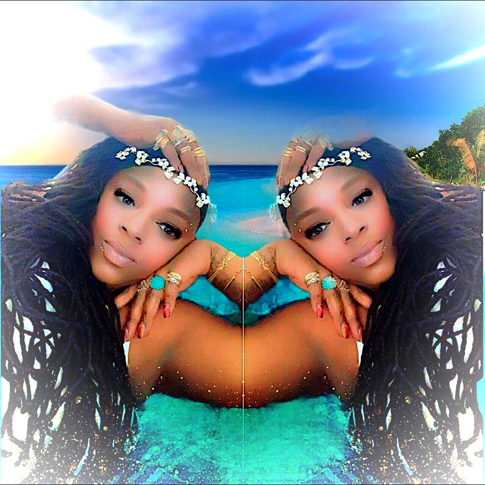 Meet your Posher, Cassandra